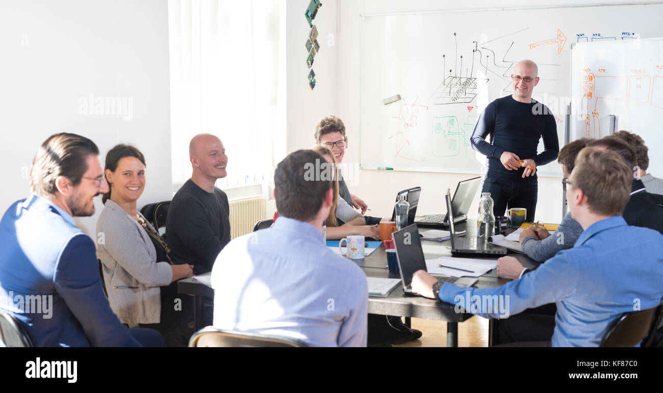 Entspannte it Business Startup Unternehmen Team Meeting. Stockfoto