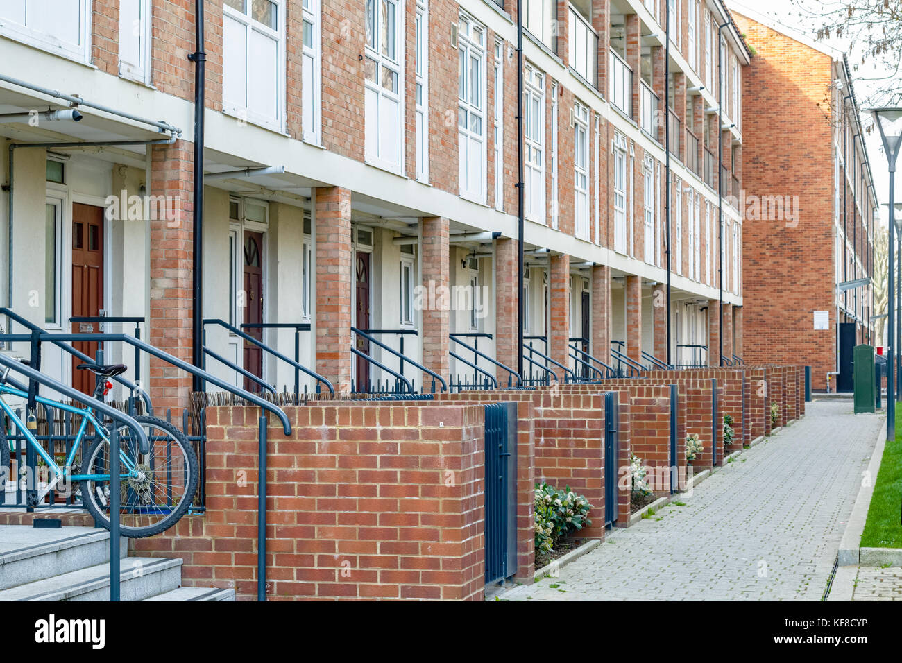 Reihe von Sozialwohnungen Wohnungen in East London Stockfoto