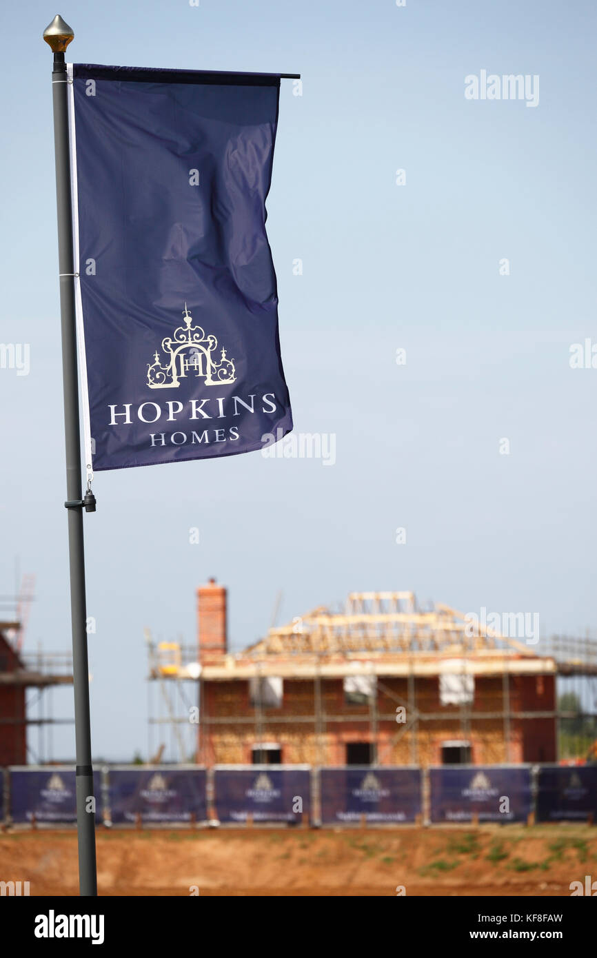 Hopkins Wohnungen Fahnen und Häuser in eine neue Entwicklung in Hunstanton, Norfolk gebaut wird. Stockfoto