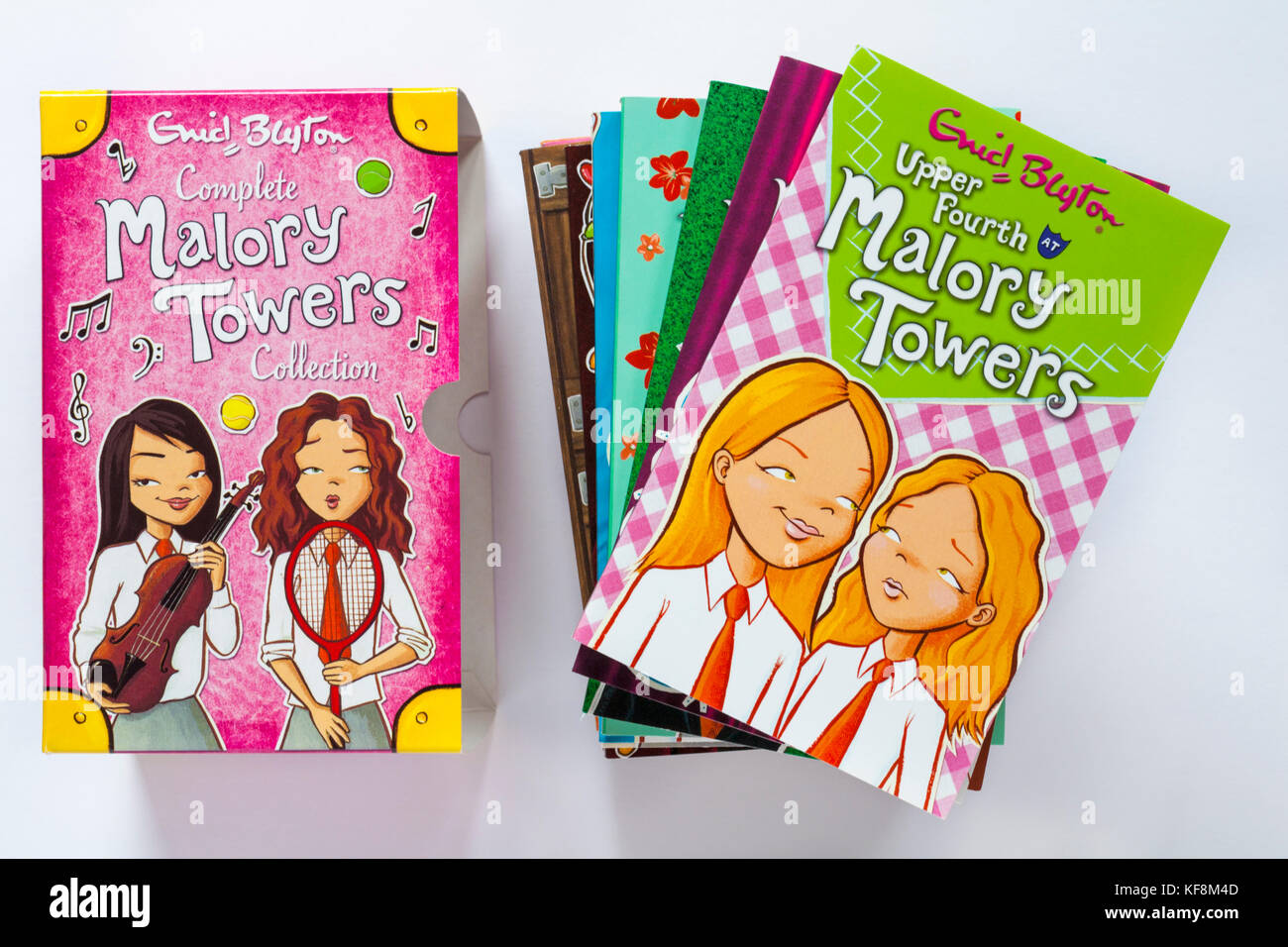 Komplette Malory Towers Sammlung Bücher von Enid Blyton - Bücher mit dem oberen Viertel bei Malory Towers buchen Sie oben auf weißem Hintergrund Blocklagerung Stockfoto