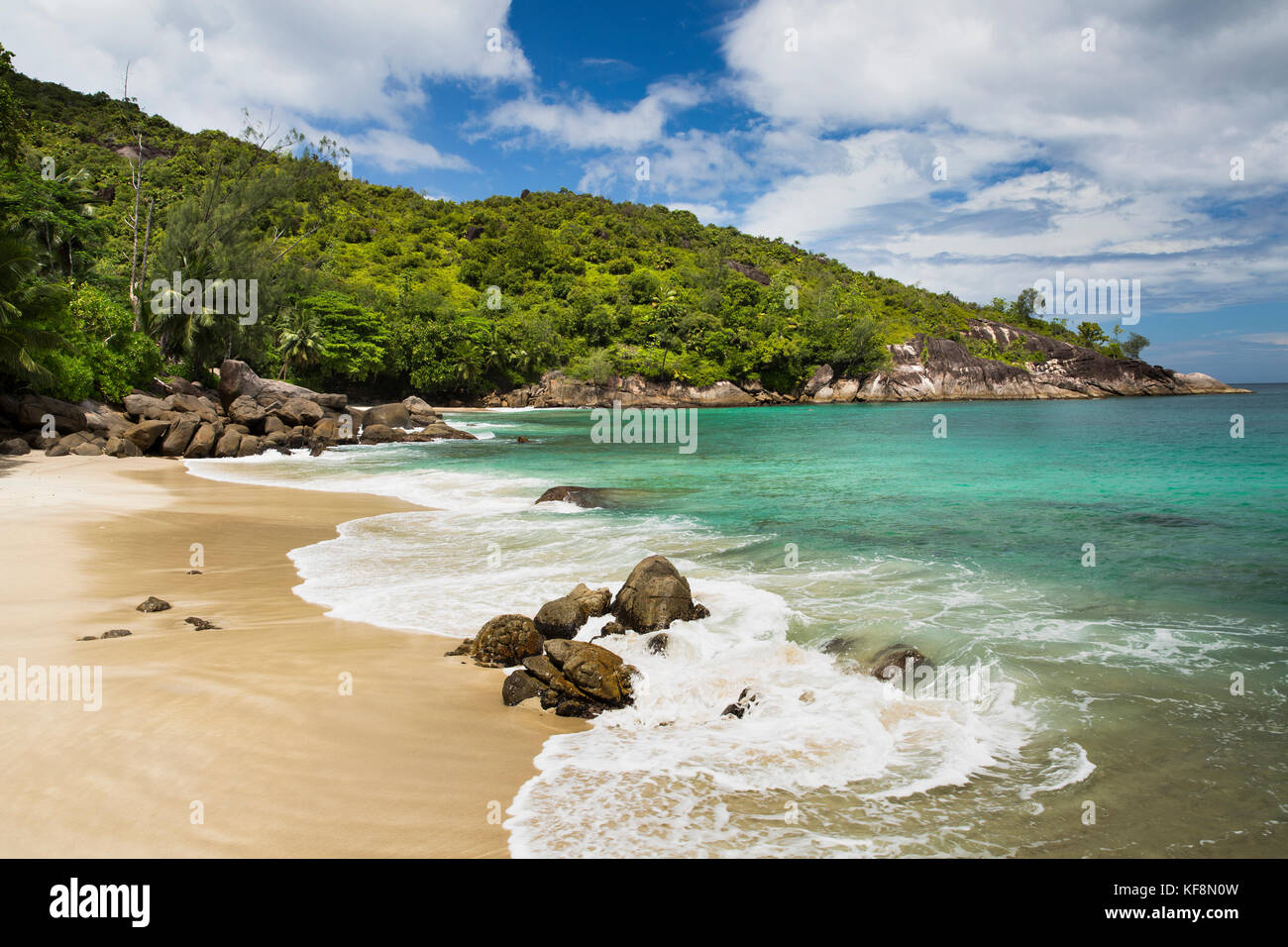 Die Seychellen, Mahe, Baie Lazare, felsigen Landzunge am Ende der Strand Stockfoto