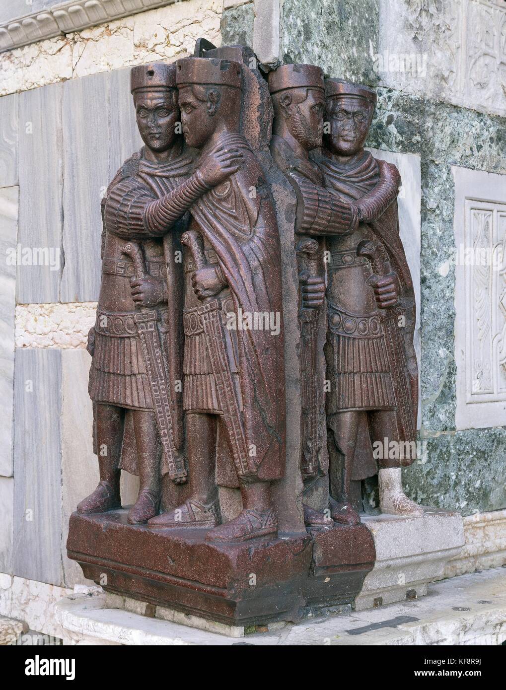 Veneto, Venedig, Basilika St. Mark's Basilica Marciana, Ecke neben der "Porta della Carta". Die tetrarchs, Porphyr Skulptur Gruppe im vierten Jahrhundert, in Asien produziert Stockfoto