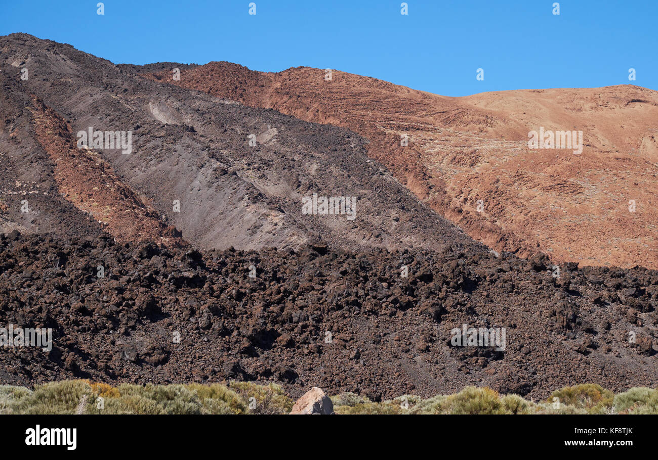 Formationen der erstarrten Lava an der Basis auf den Berg Teide. Nationalpark Teide, Teneriffa, Kanarische Inseln, Spanien. Stockfoto