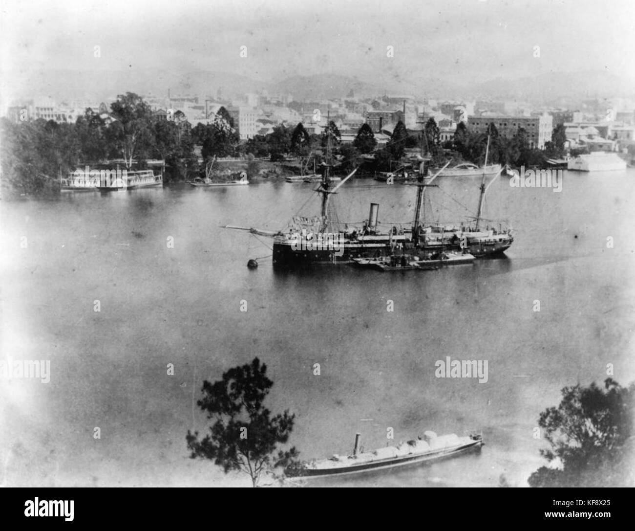 1 102640 Schiffe in den Brisbane River Anker, einschließlich der Royal Navy Schaluppe, Egeria Stockfoto