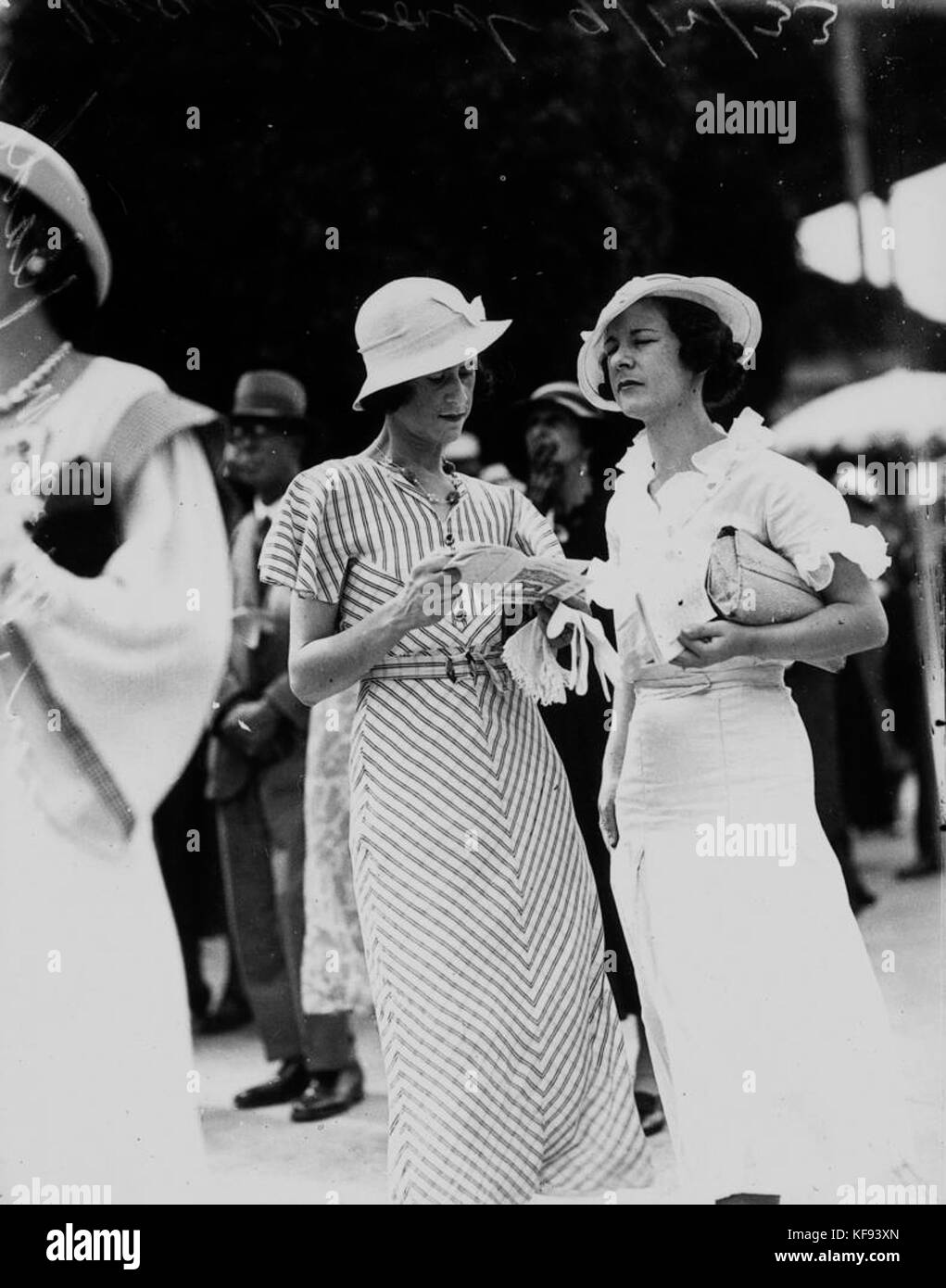 1 104600 Miss S. Fegan und Miss W. Reade Rennen in Ascot, Brisbane, 9. Dezember 1933 Stockfoto