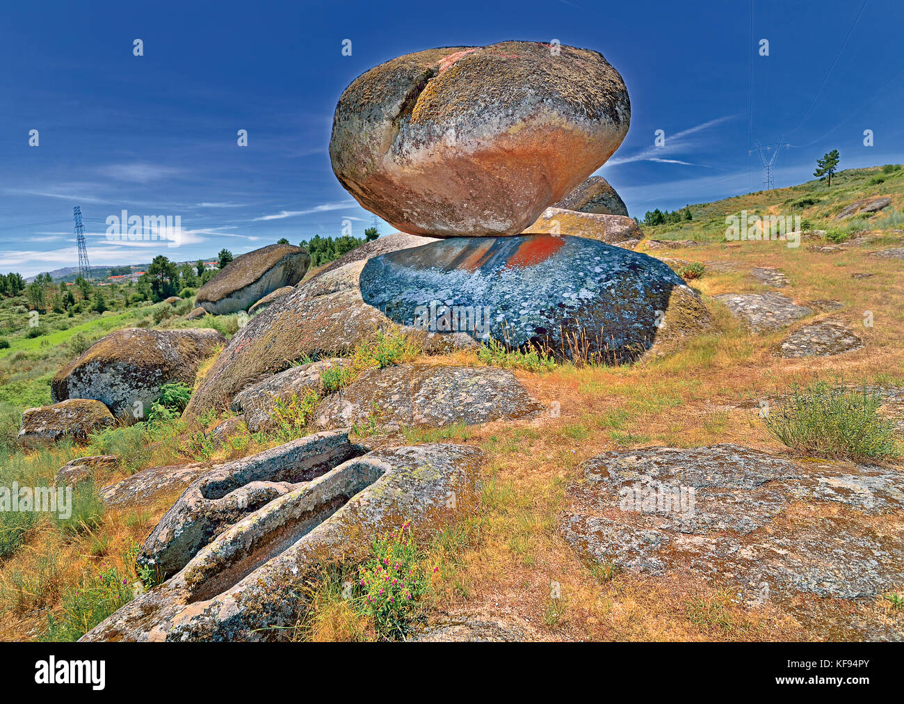 Uralte Felsen und Gräber der Nekropole de Sao Gens Stockfoto