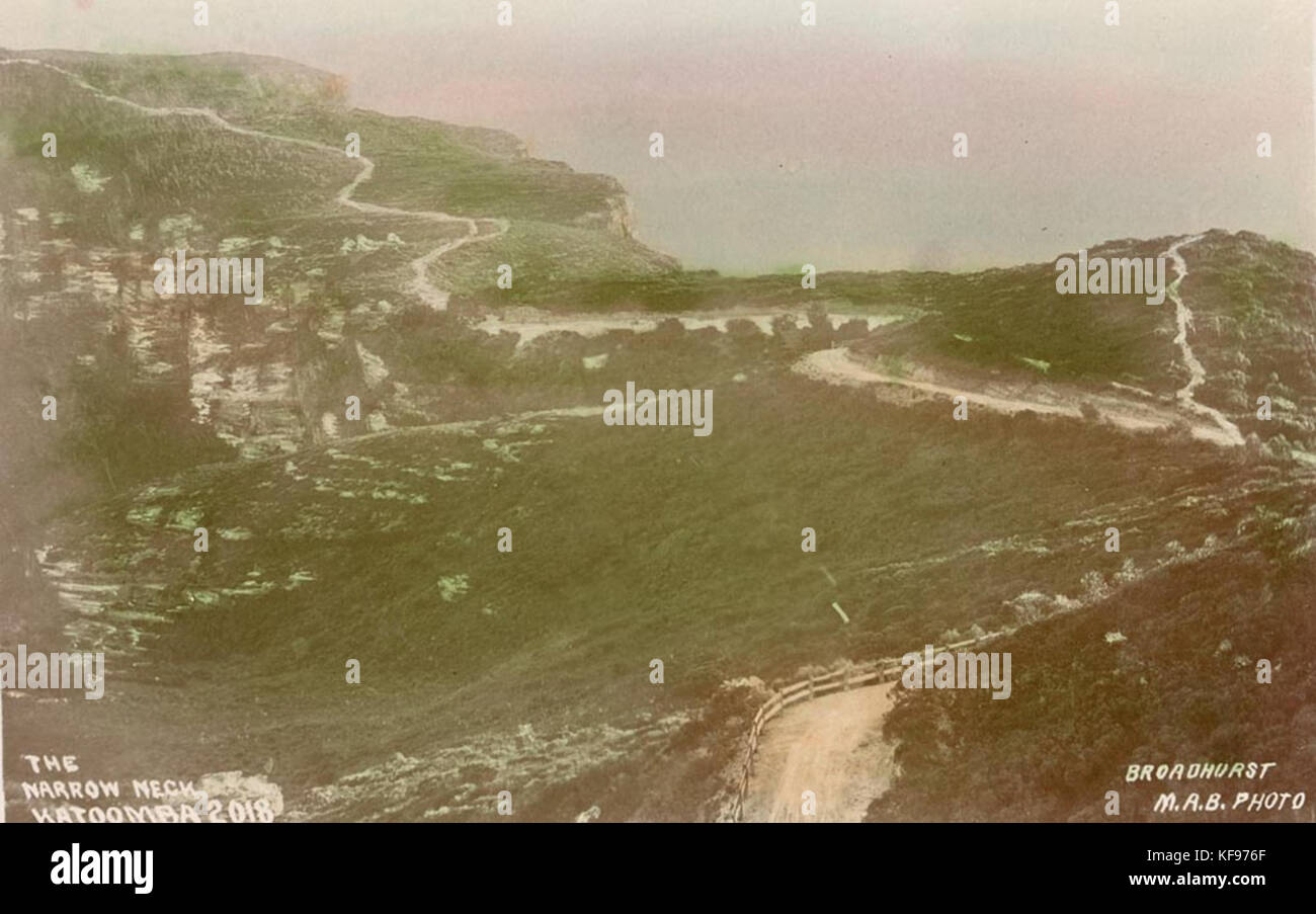 Ein Foto, das die dramatische Landschaft des Narrow Neck in Katoomba, New South Wales, feststellt. Das zerklüftete Gelände ist Teil des Blue Mountains National Park. Stockfoto