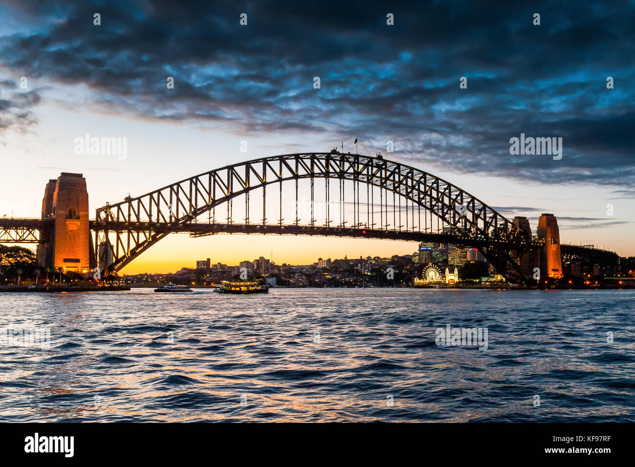 Sonnenuntergang über dem legendären Sydney Harbour Bridge, Sydney, Australien Stockfoto