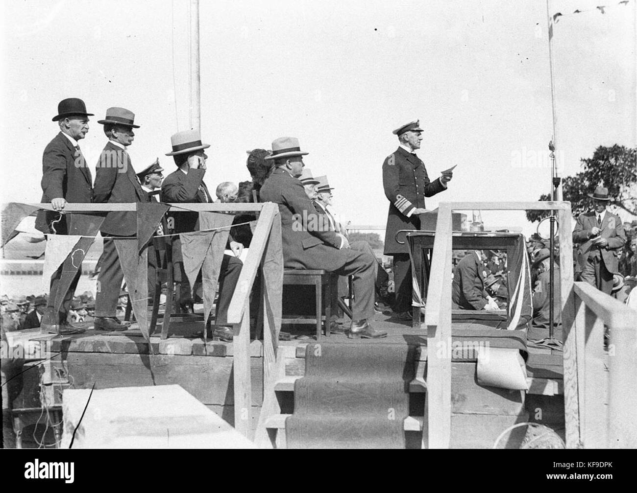 44271 Admiral Sir Dudley de Stuhl NSW Gouverneur bei der Grundsteinlegung der Sydney Harbour Bridge Stockfoto