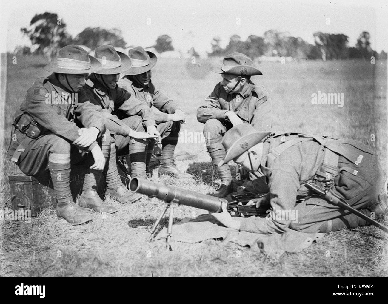 51625 Corporal der erste Feld Kader beauftragt Kadetten in der Lewis gun Stockfoto