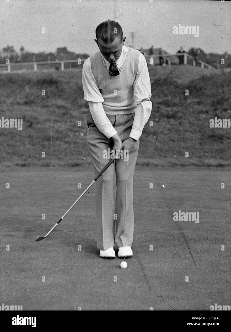 Der Titel „22774 Pro Golfer“ bezieht sich wahrscheinlich auf einen professionellen Golfer, möglicherweise anhand seiner Spielernummer oder seiner Registrierung. Dieser Golfer hat möglicherweise an verschiedenen professionellen Golfturnieren teilgenommen und sein Können im Wettkampfsport unter Beweis gestellt. Stockfoto