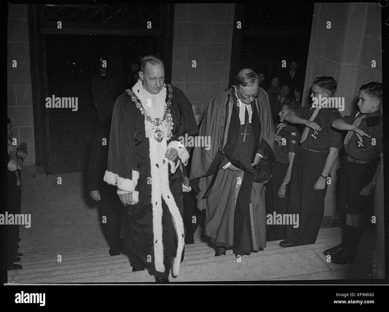 32773 Bischof im Rathaus rechts Stockfoto