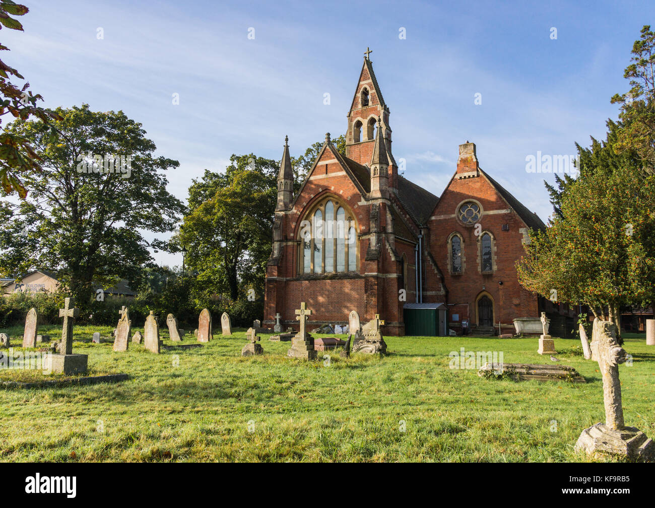 Ein Blick auf die Rückseite der St. Johannes Kirche in Hythe, Hampshire, England. Stockfoto