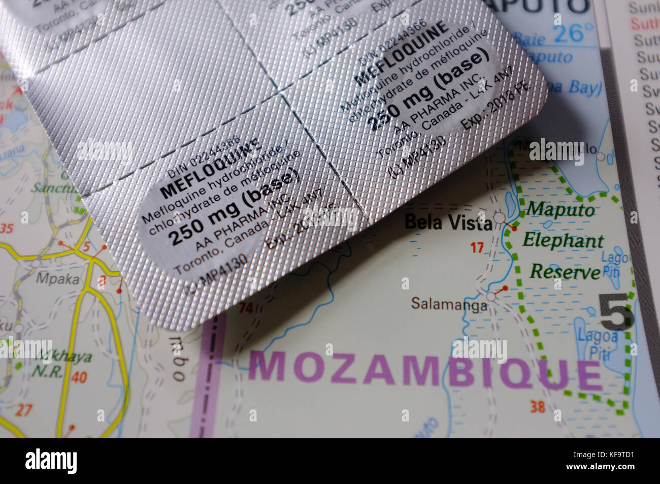 Ein Paket von Malaria Tabletten auf der Oberseite aus einer Karte des Südlichen Afrika. Stockfoto