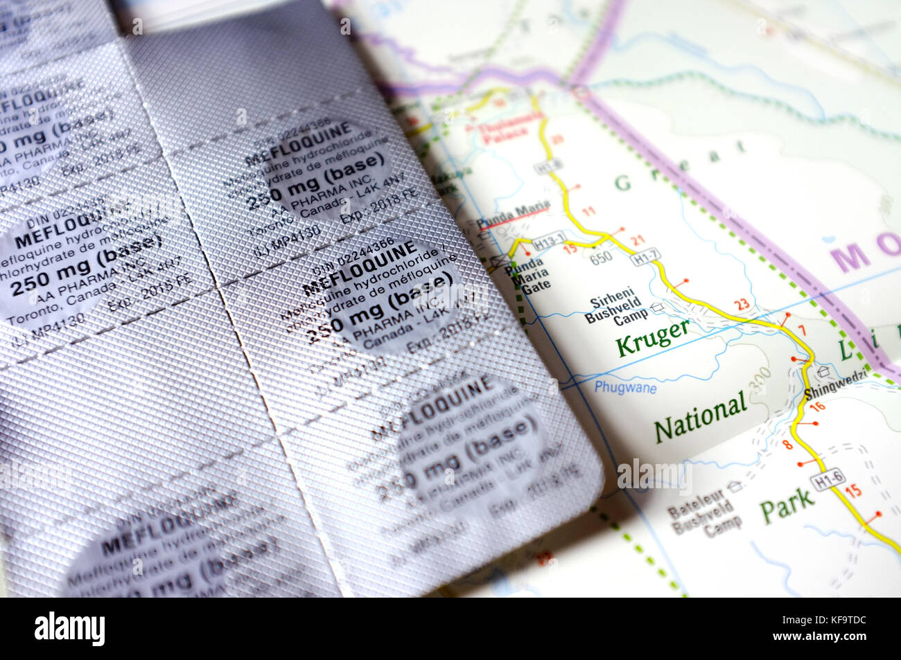 Ein Paket von Malaria Tabletten auf der Oberseite aus einer Karte des Südlichen Afrika. Stockfoto