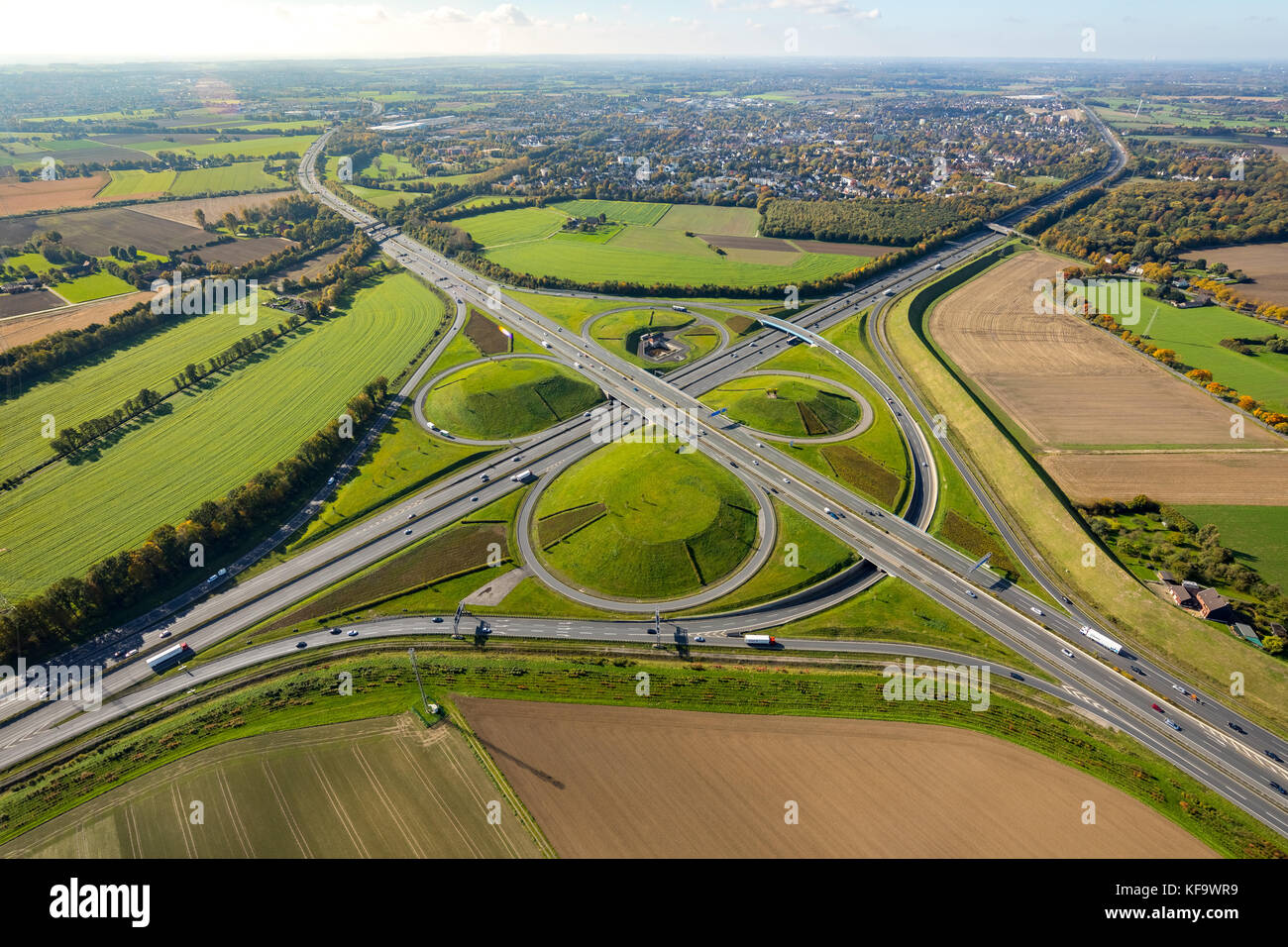 Kamen Kreuz Kreuzung A1 und A2, Autobahn A2, Tangente, klassische Kleeblattform, Straßeninfrastruktur, Verkehr, Kamen, Ruhr, Nordrhein-Westfal Stockfoto