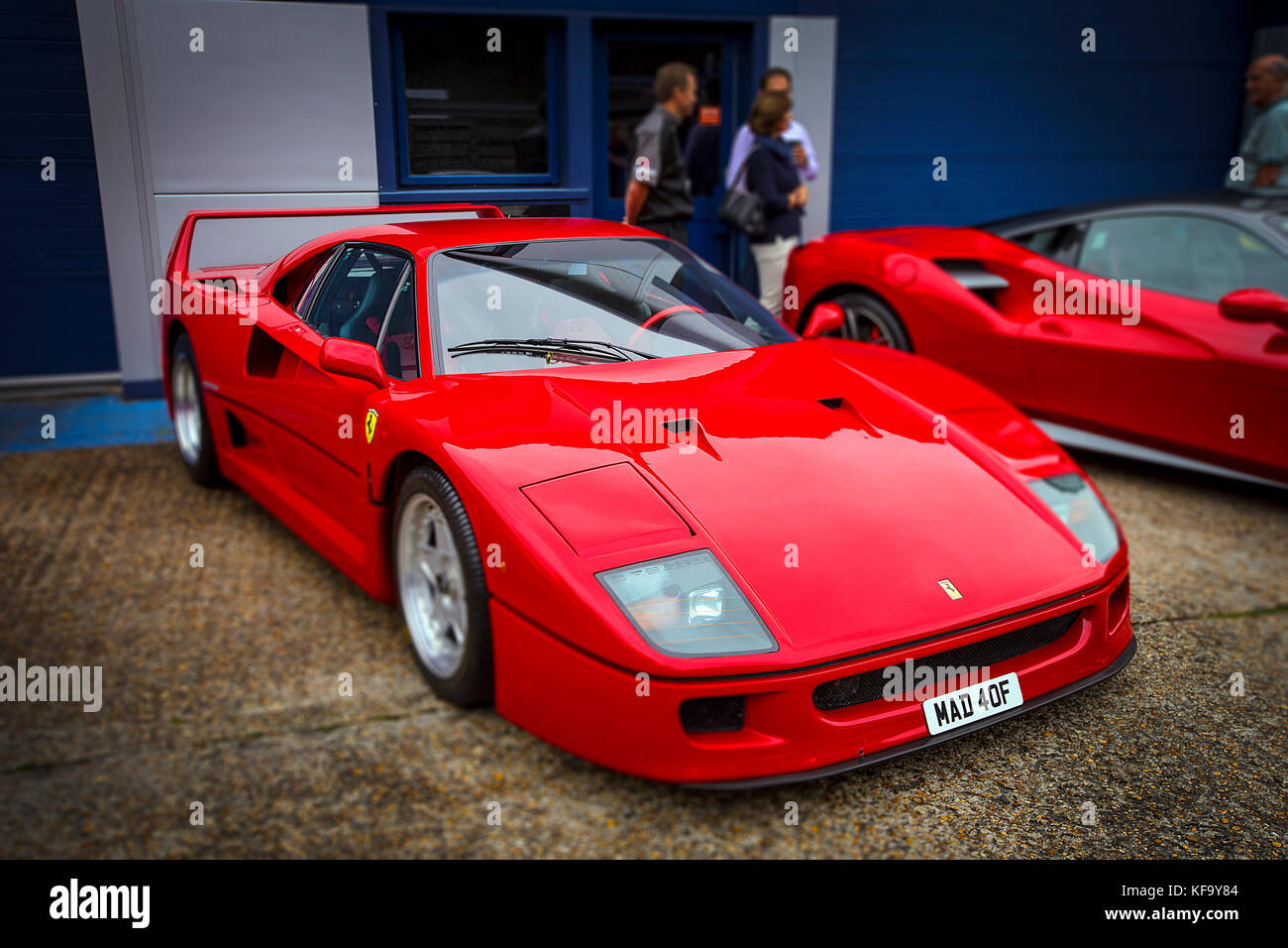 Der Ferrari F40 Ist Ein Mid Engine Heckantrieb 2 Turigen