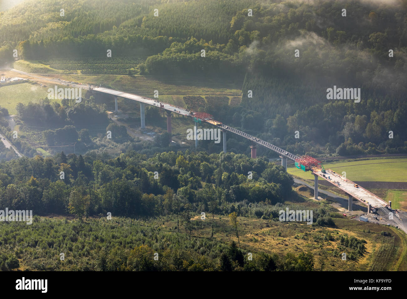 Ausbau der Autobahn A46 mit der höchsten Brücke Nordrhein-Westfalens, Sauerlandbrücke, Ausbau der A46, Bestwig, Sauerlandstraße, c Stockfoto