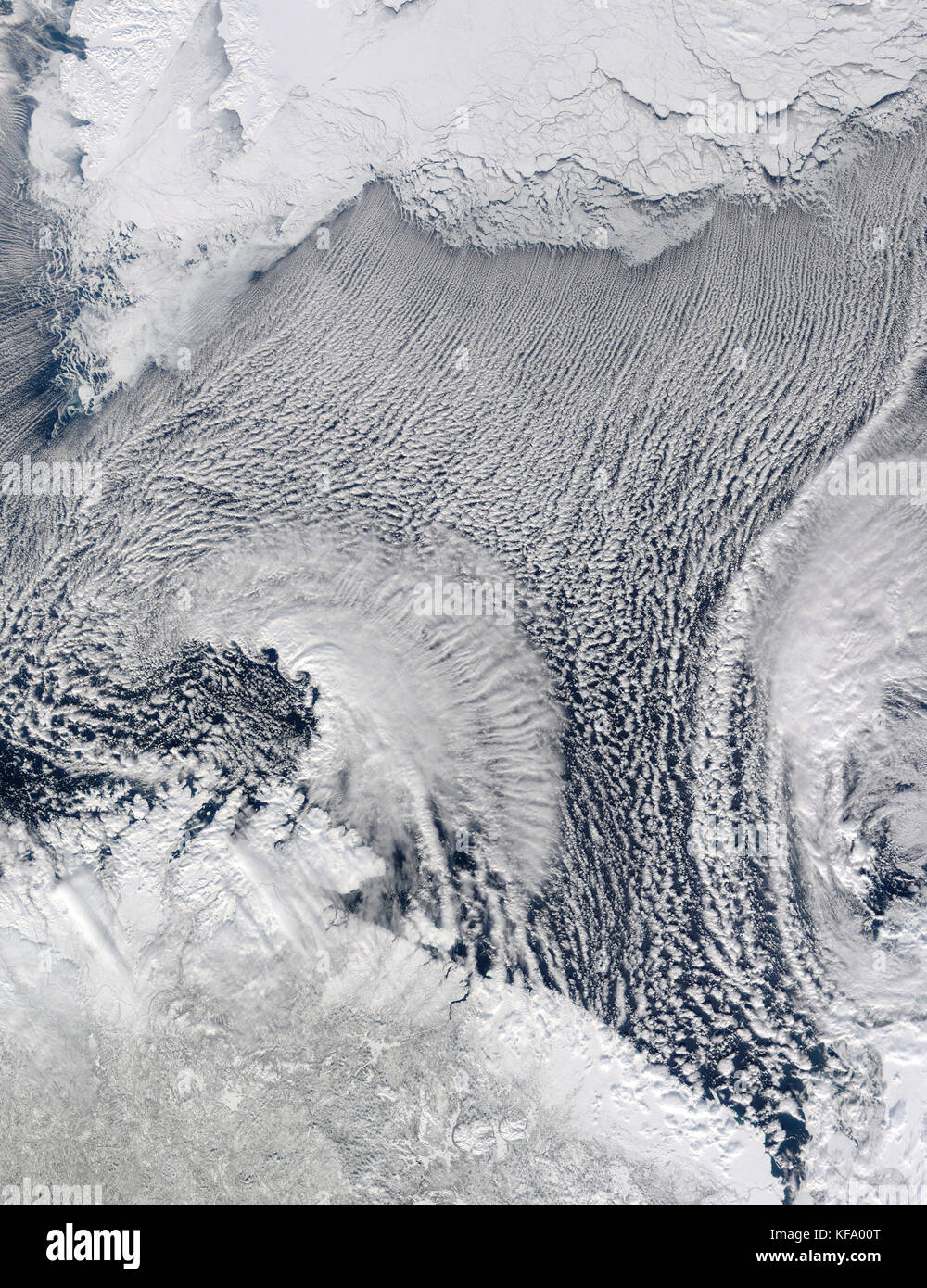 Cloud Muster, die in der Barentssee Stockfoto
