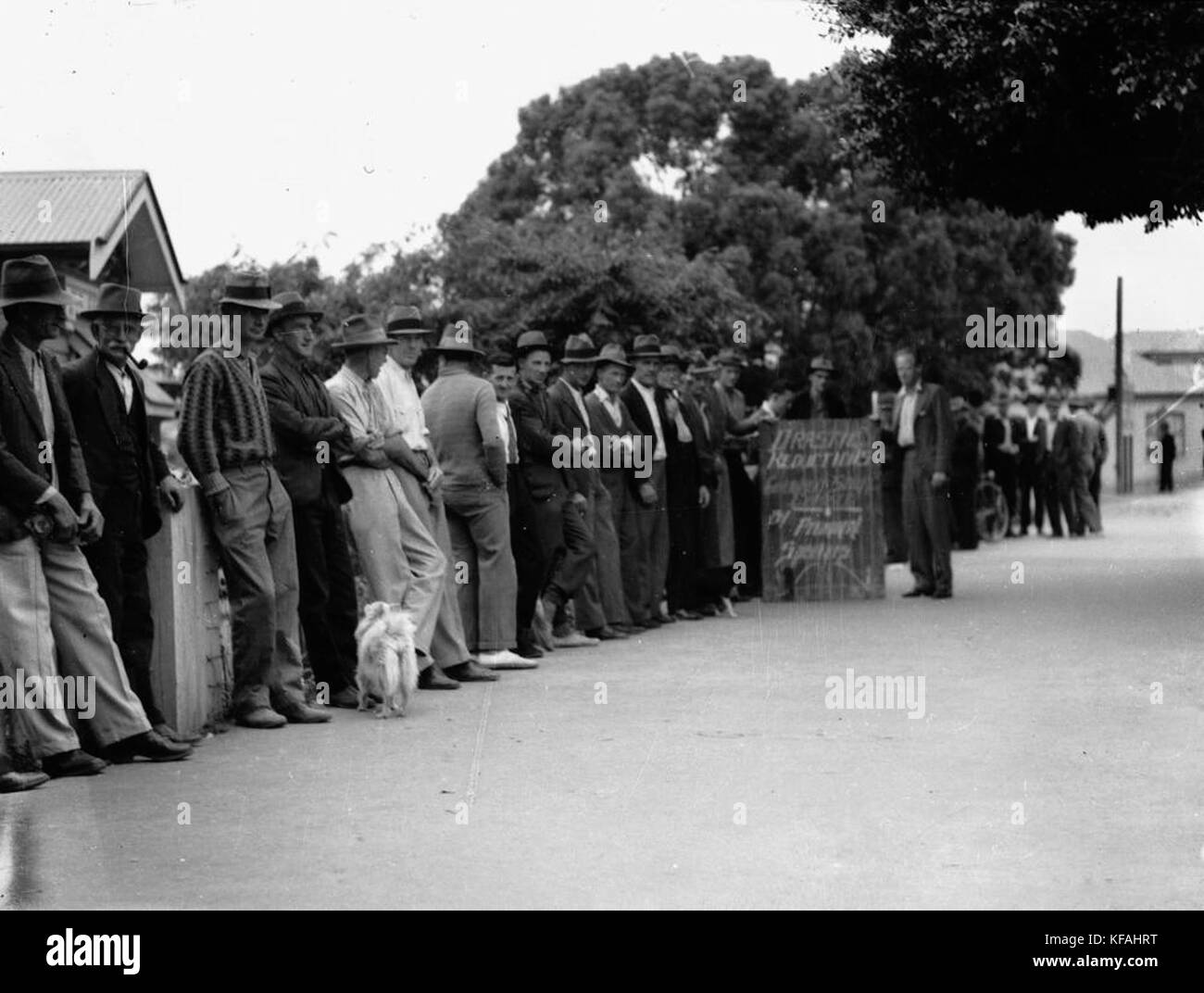 Ein Foto von Hilfskräften in Annerley, Queensland, während der Großen Depression, zeigt die Bemühungen, bedürftige Gemeinden während der Wirtschaftskrise der 1930er Jahre zu unterstützen. Stockfoto