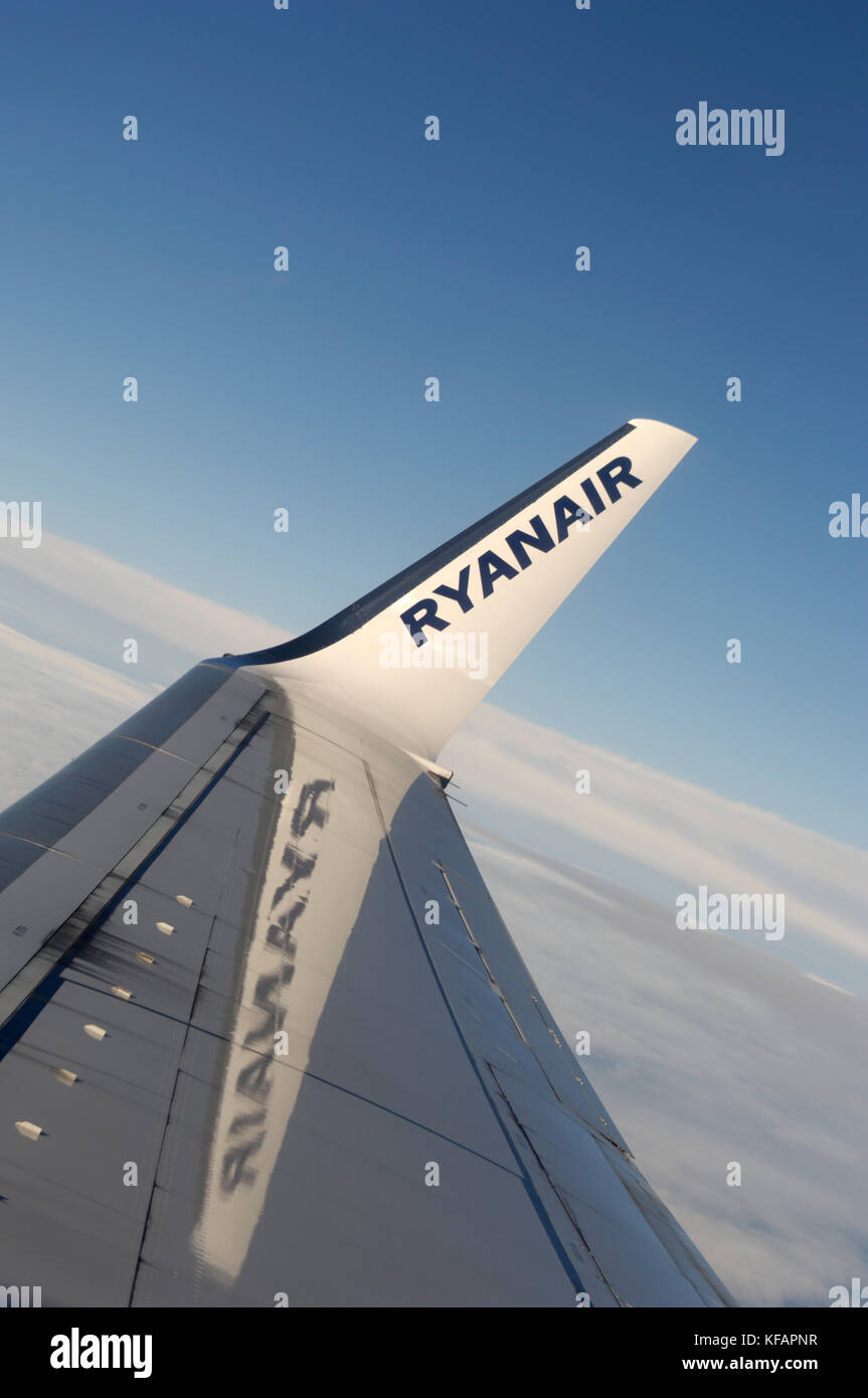 Winglet einer Ryanair Boeing 737-800 0806STN-Rdz auf Flug - Anzahl FR 8374 Stockfoto