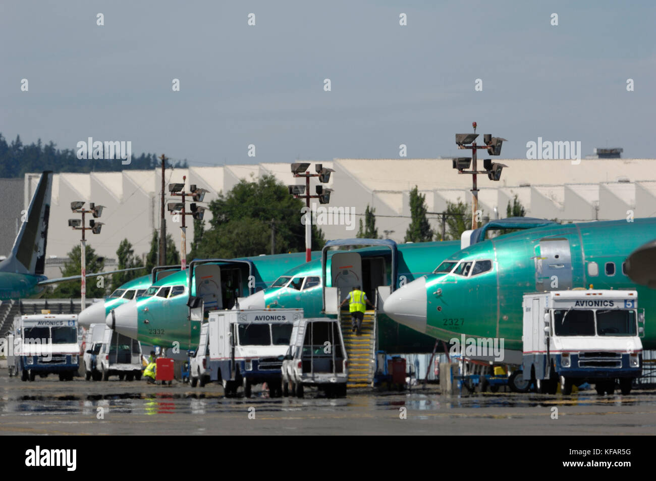 Reihe der Nasen der Boeing 737 Next Generation mit Airport Fahrzeuge