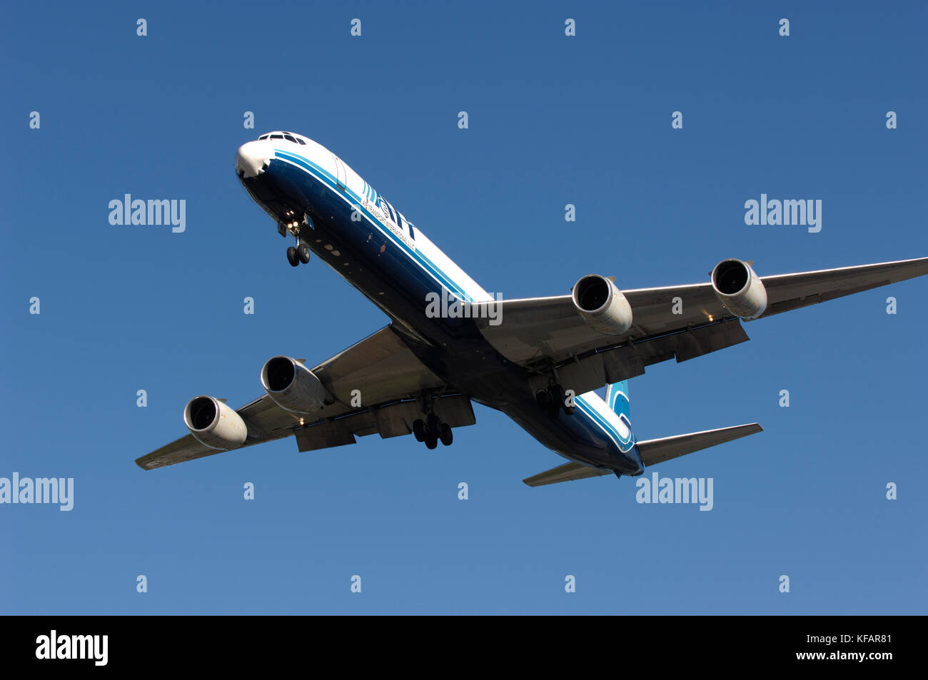 Eine ATI-Air Transport International McDonnell Douglas DC -8-73 F auf Final-Ansatz Stockfoto