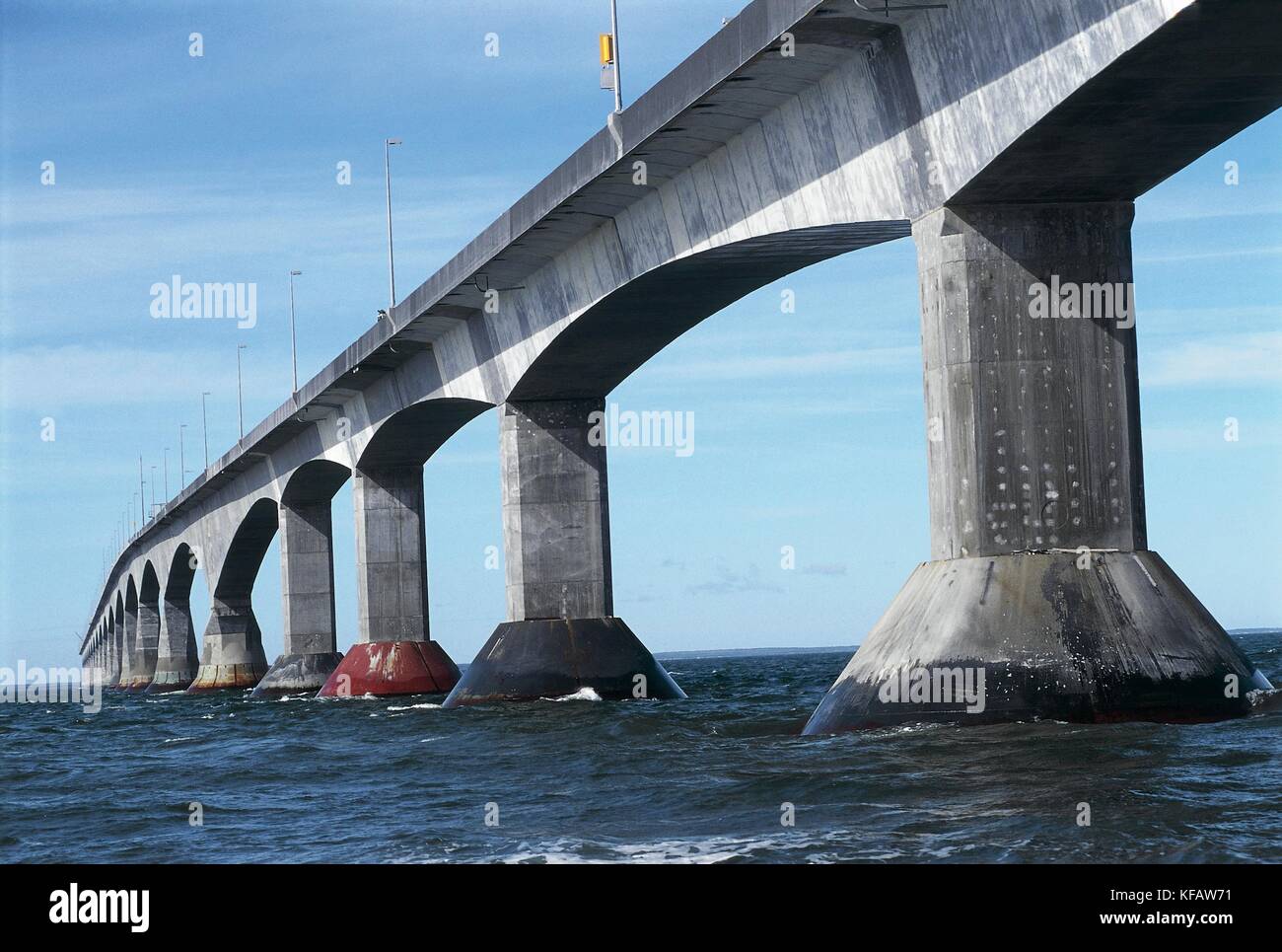 Kanada, New Brunswick, Confederation Bridge zwischen trockenem Land und Prince Edward Island Stockfoto