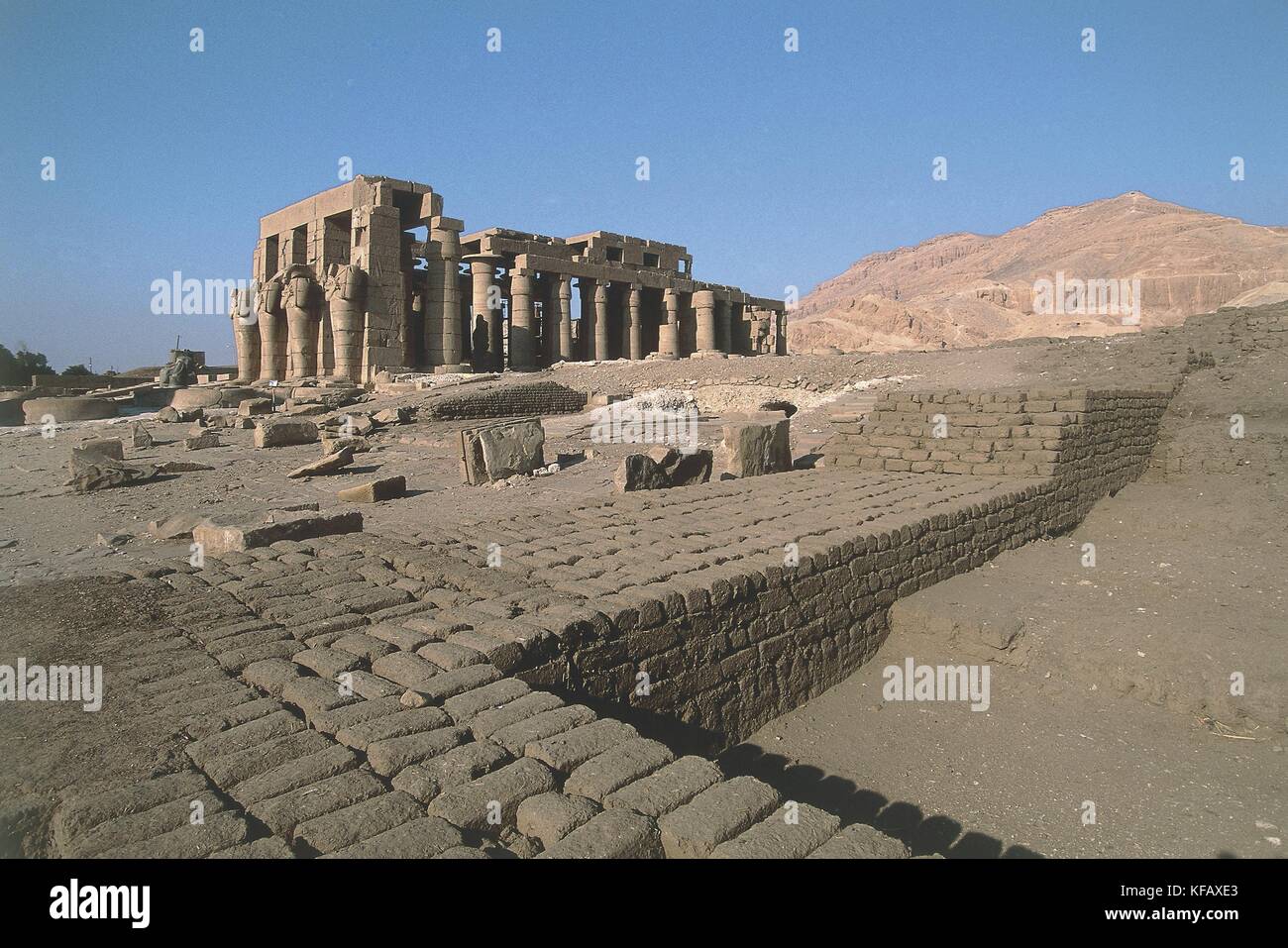 Ägypten, antike Theben (UNESCO World Heritage List, 1979). Tal der Könige. Grabkunst Tempel von Ramses II "ramesseum' Stockfoto