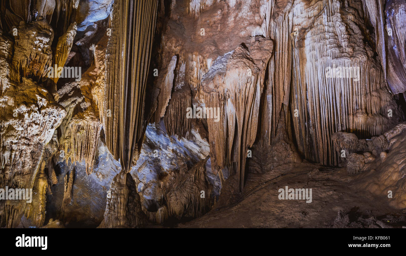 Vietnam's Paradise Höhle, wunderbare Höhle bei Bo Trach, Quang Binh Provinz, unterirdische schönen Ort für Reisen, Erbe national mit Eindruck Stockfoto