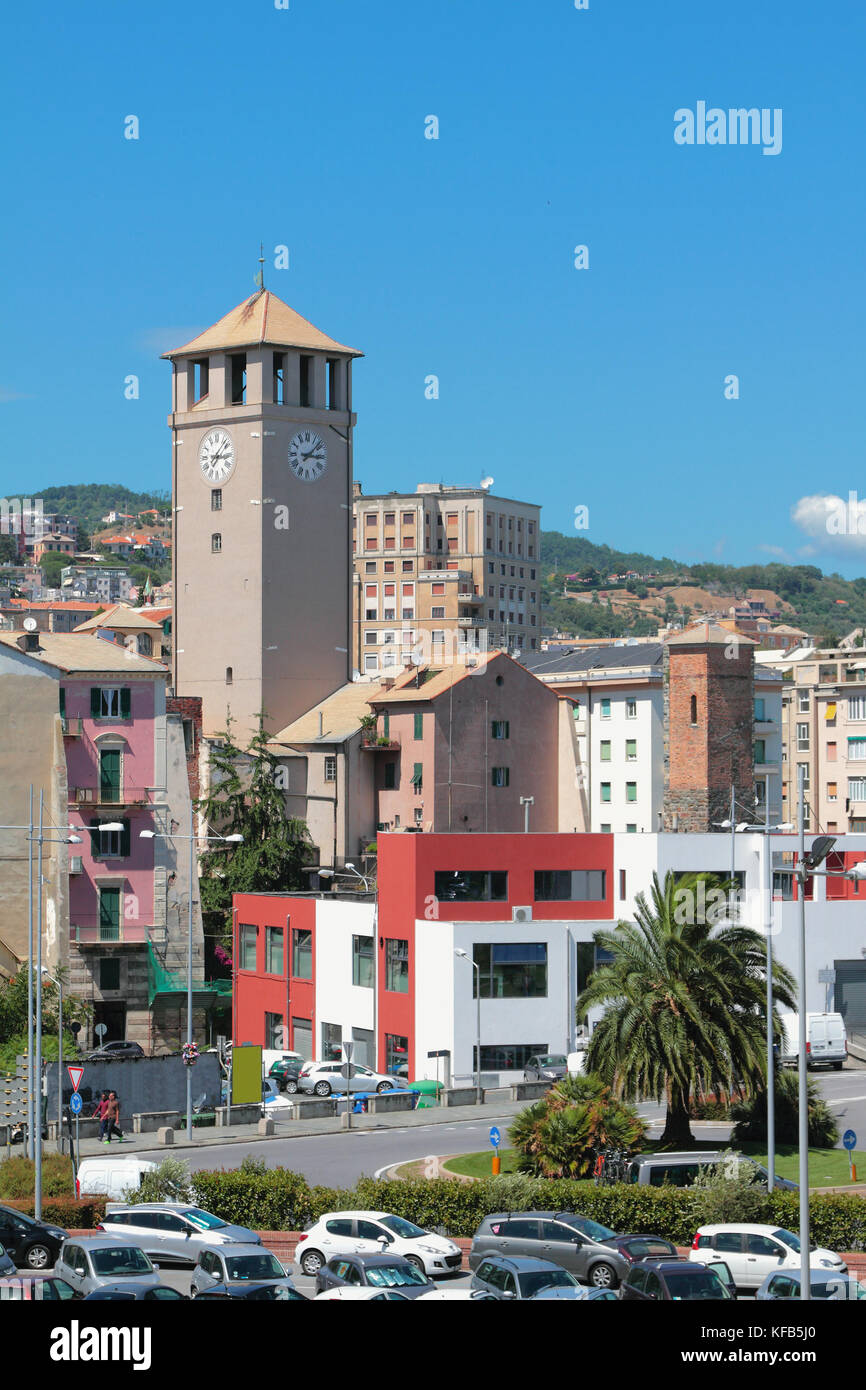 Brandales Turm und Stadt. Savona, Italien Stockfoto