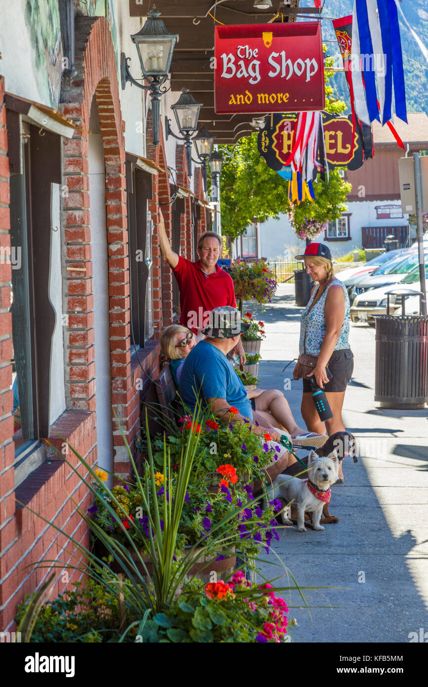 Front Street in Leavenworth ein Dorf im bayerischen Stil in den Cascade Mountains im Zentrum des Bundesstaates Washington im Chelan County, Washington, USA Stockfoto