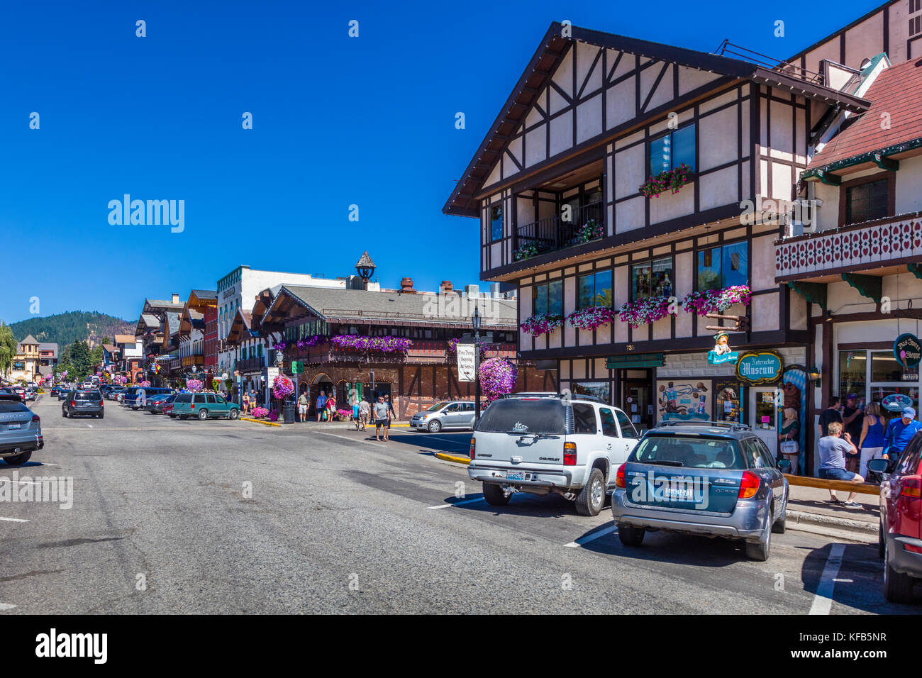 Front Street in Leavenworth ein Dorf im bayerischen Stil in den Cascade Mountains im Zentrum des Bundesstaates Washington im Chelan County, Washington, USA Stockfoto