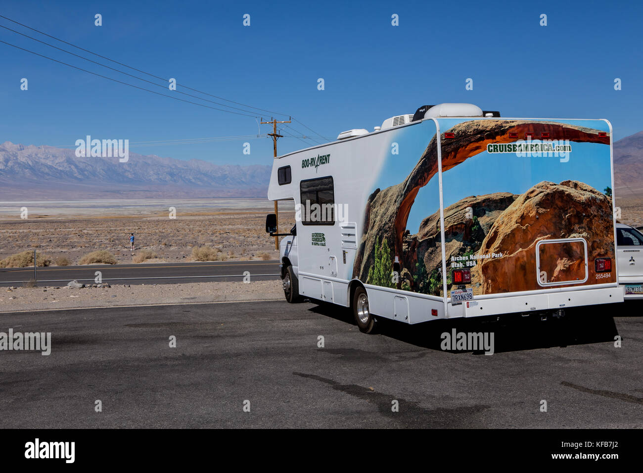 Einem gemieteten Wohnmobil Reisemobil bei Owens Lake auf der Autobahn 190 Inyo County California USA Stockfoto