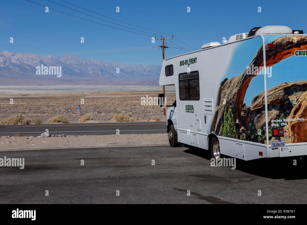Einem gemieteten Wohnmobil Reisemobil bei Owens Lake auf der Autobahn 190 Inyo County California USA Stockfoto