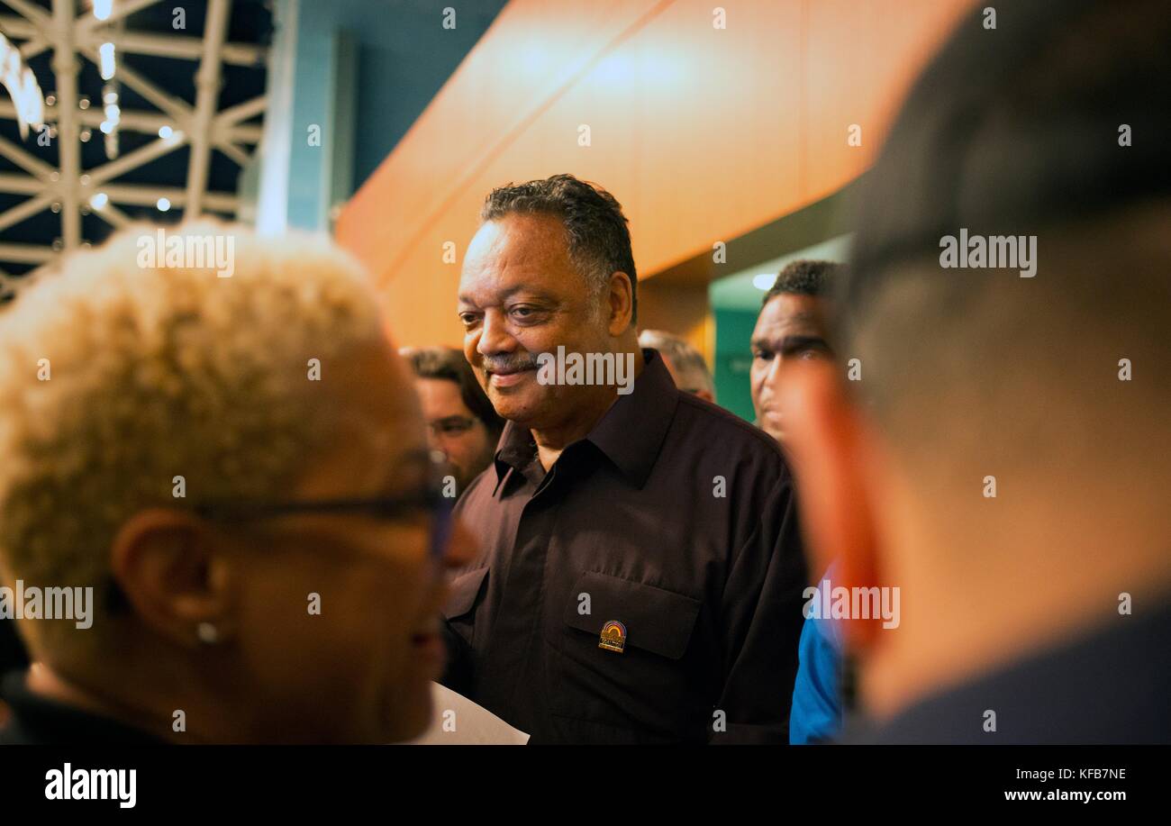 Der Bürgerrechtler Reverend Jesse Jackson besucht das Joint Field Office während der Hilfsmaßnahmen nach dem Hurrikan Maria vom 14. Oktober 2017 in San Juan, Puerto Rico. (Foto: Yuisa Rios via Planetpix) Stockfoto