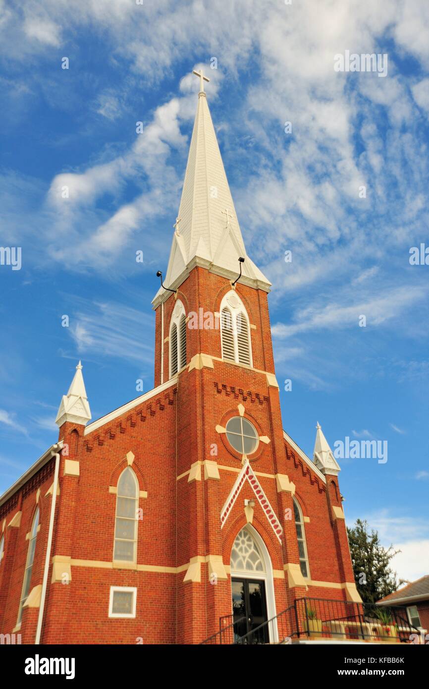 Eine kleine Stadt, Ort der Anbetung, St. Michael's Catholic Church in der Landwirtschaft von Norwegen, Iowa, USA. Stockfoto