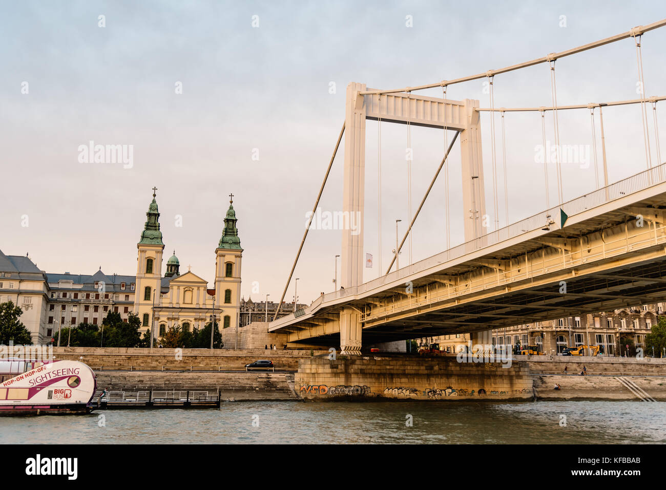 Budapest, Ungarn - 12. August 2017: Elisabeth Brücke in Budapest. Es ist ein Thermal- und Heilbad in Budapest während der osmanischen Herrschaft gebaut. Stockfoto