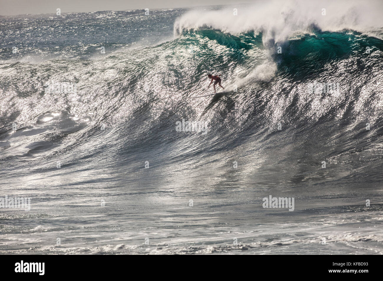 HAWAII, Oahu, North Shore, Eddie Aikau, 2016, Surfer in der Eddie Aikau 2016 Big Wave surfen Wettbewerb konkurrieren, Waimea Bay Stockfoto