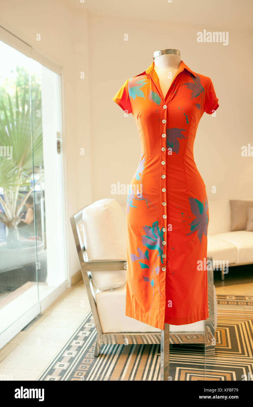 Vietnam, Saigon, Ho Chi Minh City, super cool Kunst vintage Kleid auf der Gaya design Showroom, 1 Nguyen Van Trang, District 1. Stockfoto