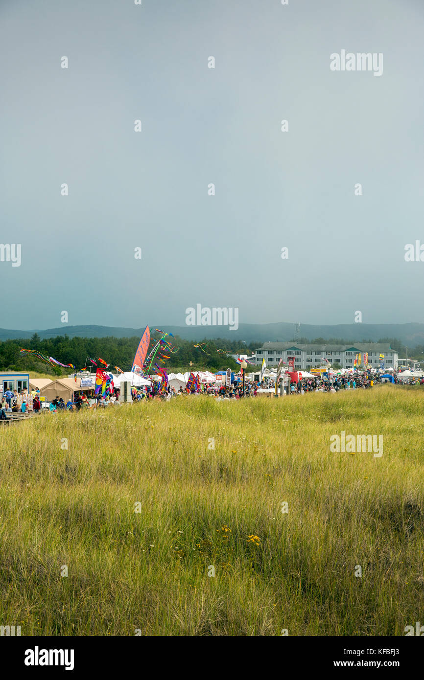 Usa, Washington State, Long Beach Halbinsel, international kite Festival, die Reihe von Lebensmittel- und Kite Anbieter ist auf der Kite Festival Stockfoto