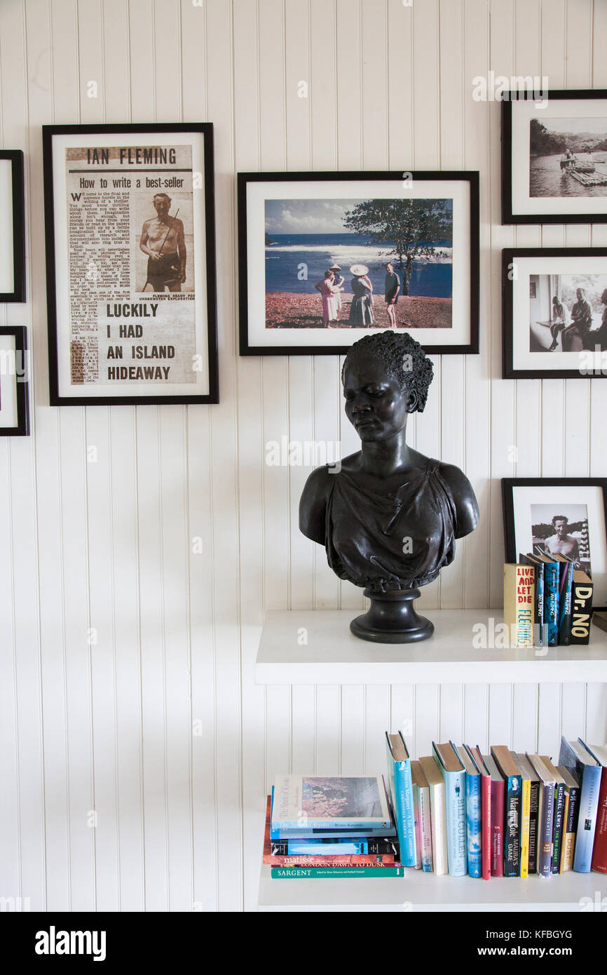 Jamaika Oracabessa. Die Lobby mit Fotos von Ian Fleming und James Bond Goldeneye Hotel und Resort. Stockfoto