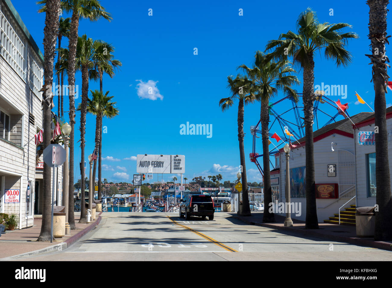 Zufahrt zum Balboa Island Ferry Landing aus dem Balboa Peninsula Richtung. Stockfoto