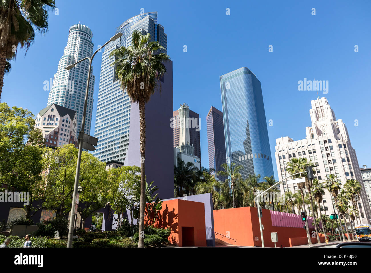 Blick auf die Wolkenkratzer in der Innenstadt von Los Angeles einschließlich Deloitte & Touche, Wells Fargo, US Bank Tower und AT&T-Tower Stockfoto