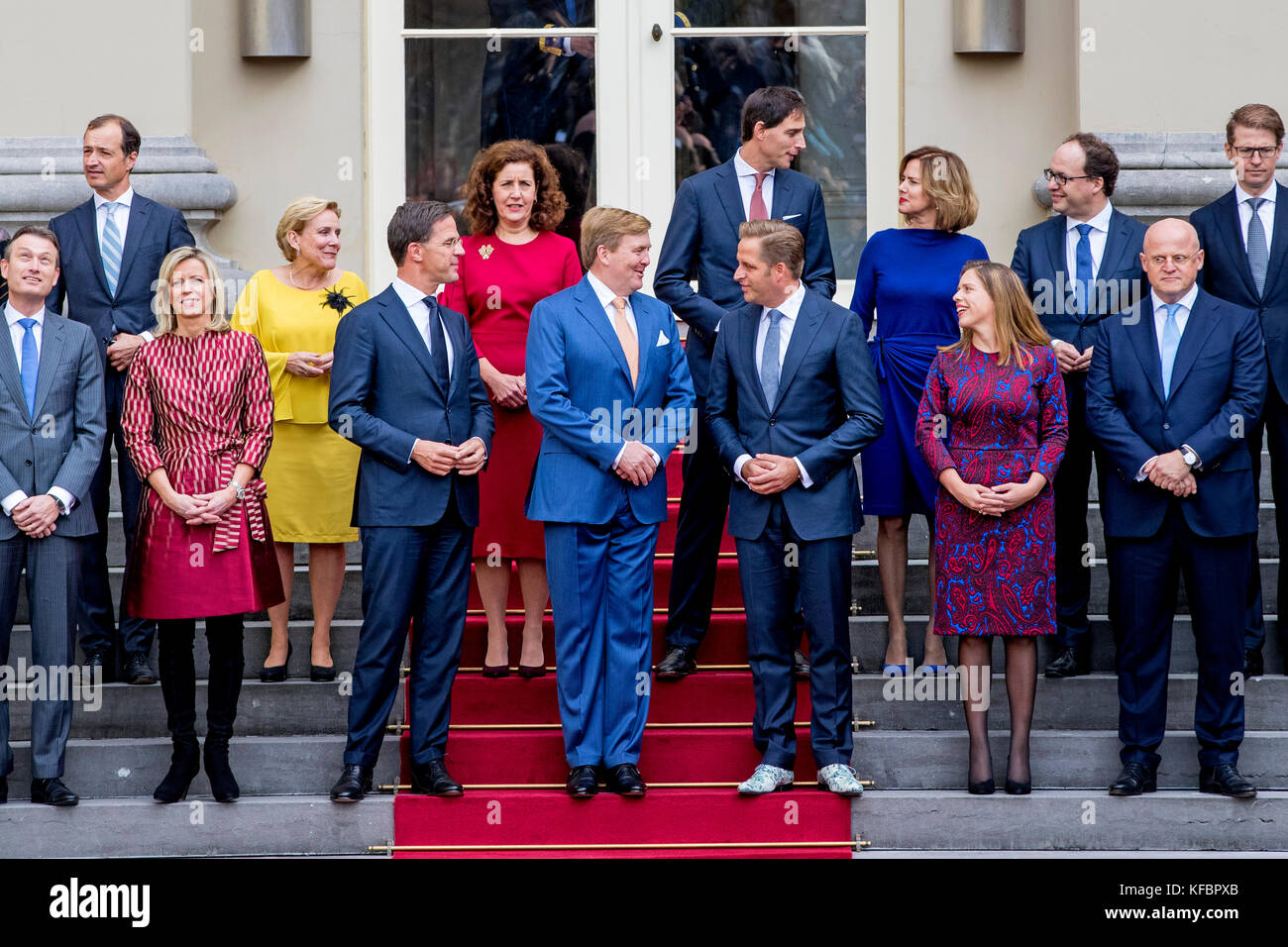 Konig Willem Alexander Der Niederlande Mit Ministerprasident Mark Rutte Und Sein Neues Kabinett Im Palast Noordeinde In Den Haag Niederlande 26 Oktober 2017 L R Erste Zeile Halbe Zijlstra Minister Fur Auswartige Angelegenheiten