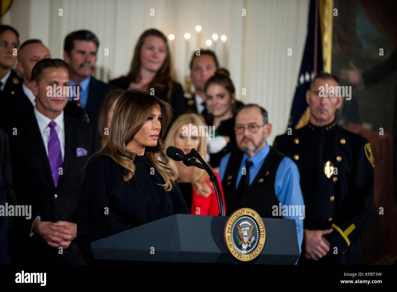 First Lady Melania Trump spricht vom Kampf gegen die Drogennachfrage und die Opioidkrise im East Room des Weißen Hauses am Donnerstag, 26. Oktober 2017 in Washington, DC Credit: Alex Edelman/CNP/MediaPunch Stockfoto
