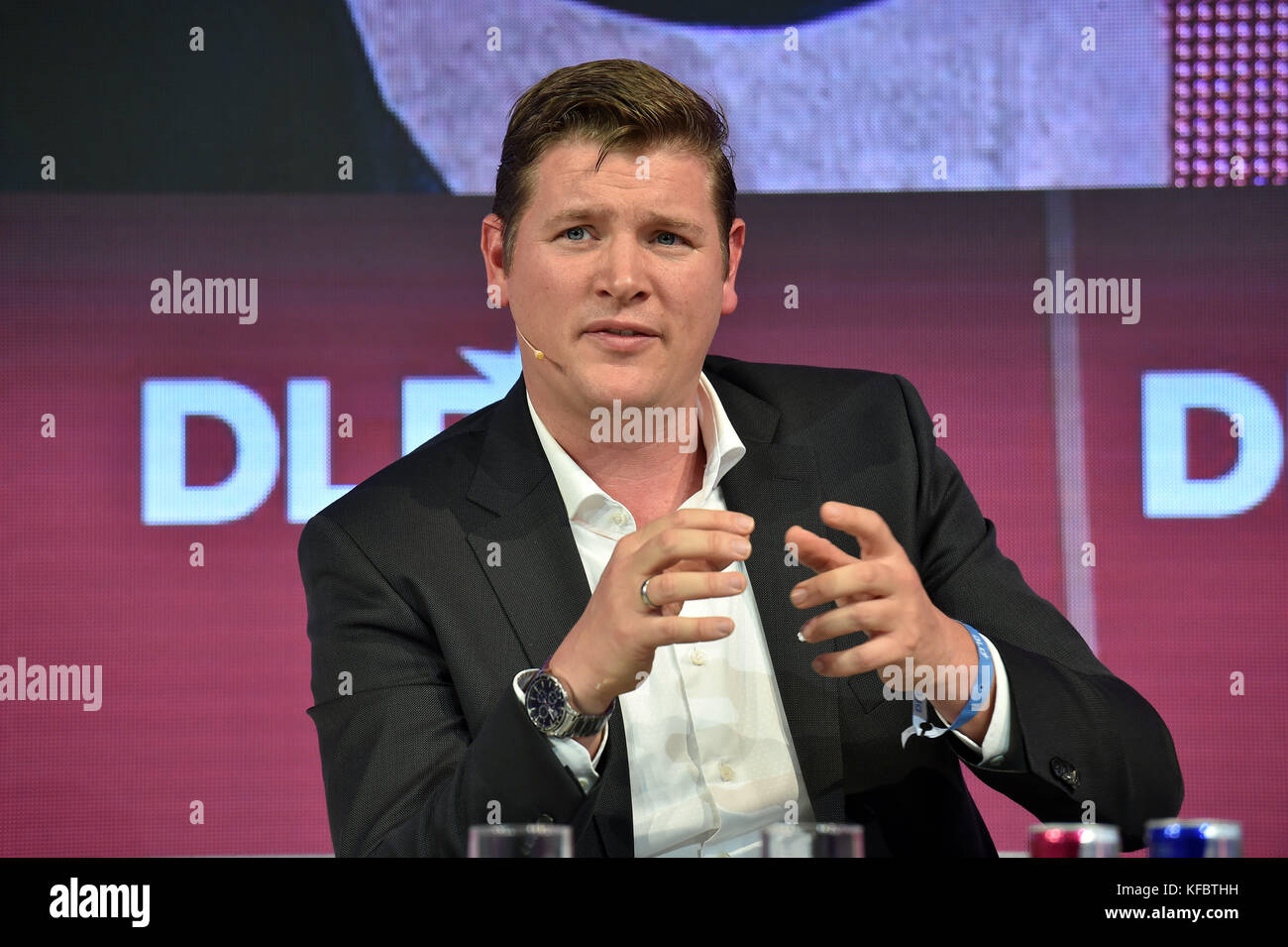 Berlin/Deutschland vom 27. Oktober Peter Beermann (Sixt, l) Gesten