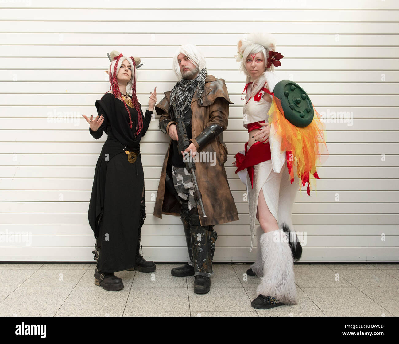ExCel, London, UK. 27. Oktober, 2017. Fans und Cosplayer für den ersten Tag des MCM London Comic Con kommen, führt das Ereignis vom 27. bis 29. Oktober. Credit: Malcolm Park/Alamy Leben Nachrichten. Stockfoto