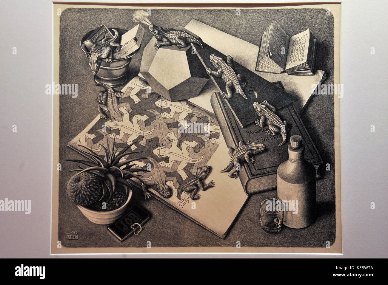 Pisa, Italien. Oktober 2017. Escher im Palazzo Blu 26/10/2017-Pisa-Italien Chronikkunst die Werke von Mauritius Cornelis Escher, die im Palazzo Blu ausgestellt wurden, datieren zwischen 1917 und 1963, ursprünglich besuchten Niederländer die Akademie von Haarlem. Seine mathematischen, prospektiven Arbeiten, und wenn wir auch Metaphysik wollen, wird er den Besucher schon in jungen Jahren erobern. Im Foto: Ein Escher-Holzschnitt. Fotos RobertoCappa Fotojournalismus. Quelle: Unabhängige Fotoagentur/Alamy Live News Stockfoto