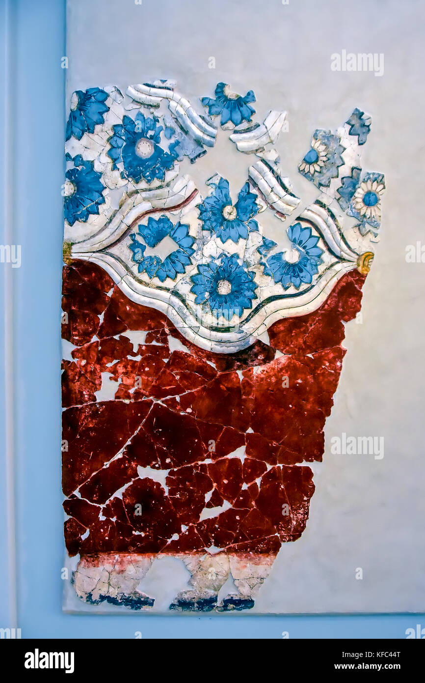Akrotiri Minoan gemalt fresco Fragments mit blauen Blüten im Museum für prähistorische Thira Fira, Santorini, Kykladen, Ägäis, Griechenland. Stockfoto